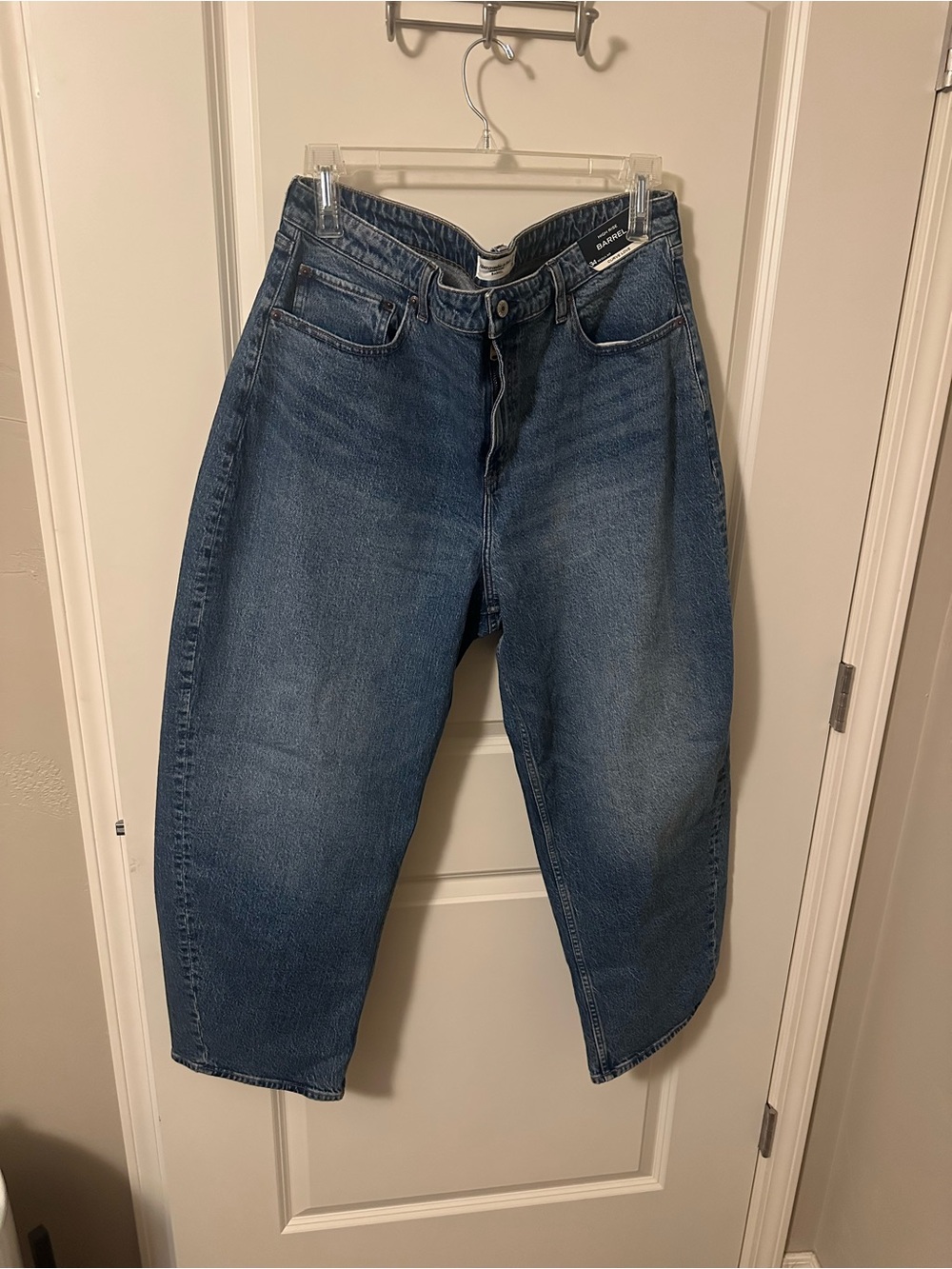 NWT Abercrombie and Fitch Curve Love High Rise barrel jeans size 34 or 18